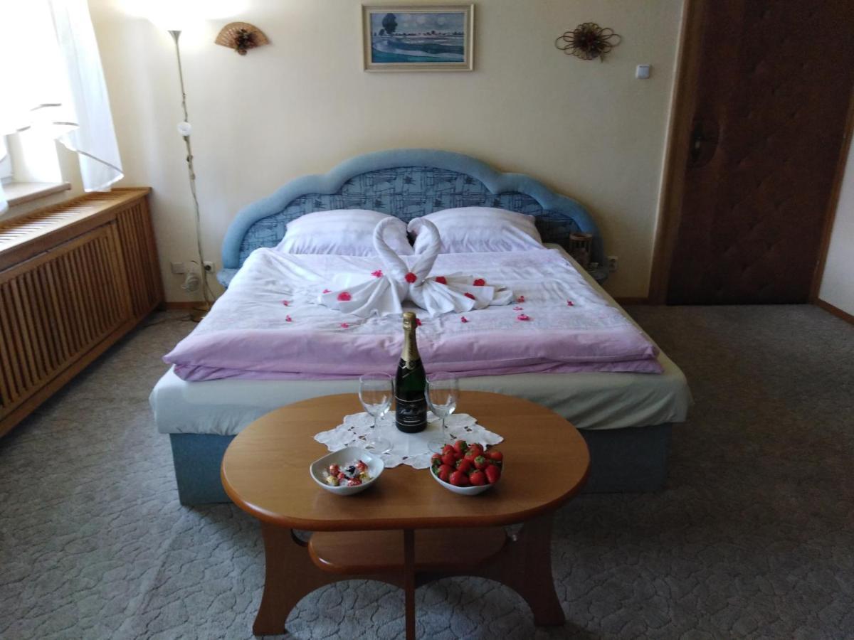 Hotel Vagonka Studenka Экстерьер фото